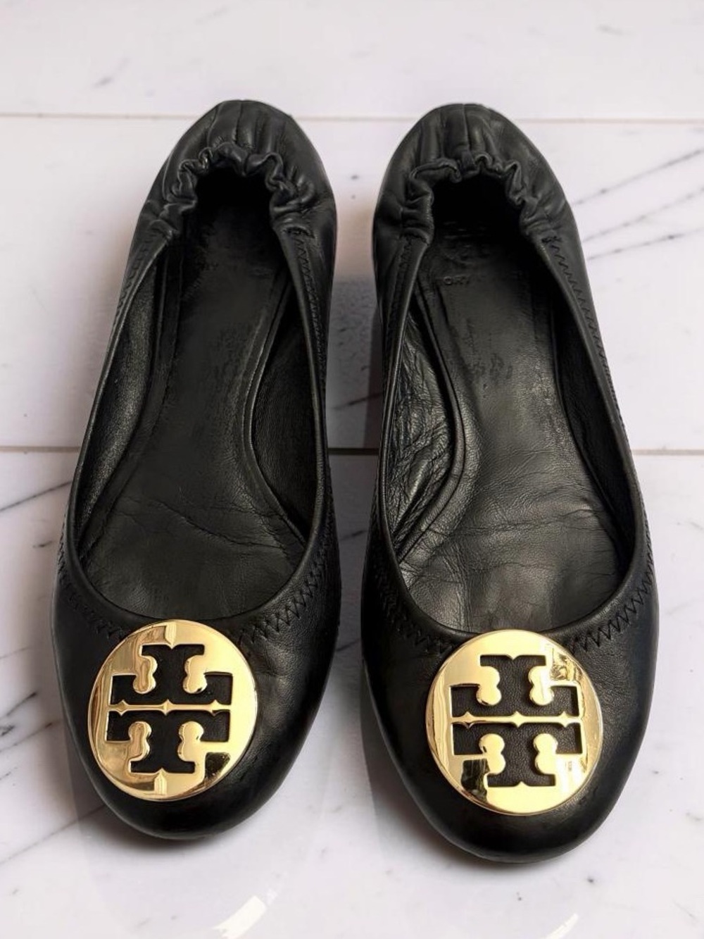 Tory Burch Reva Black Leather Gold Logo Medallion Ballet Flats Size 8